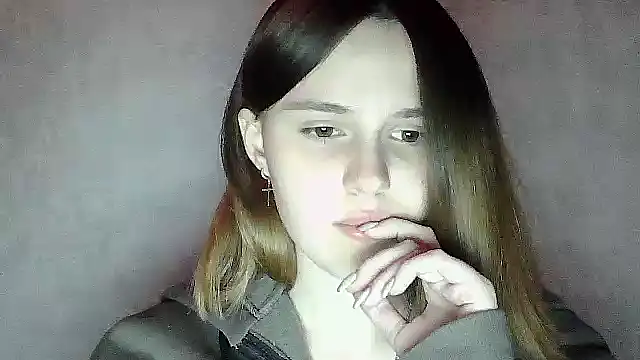 Snapshot of SweetLoraa chatting on 10/22/25, 02:45 SweetLoraa online show from 10/22/25, 02:45