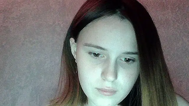 Snapshot of SweetLoraa chatting on 10/31/25, 03:57 SweetLoraa online show from 10/31/25, 03:57