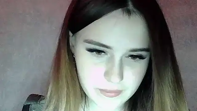 Snapshot of SweetLoraa chatting on 11/07/25, 02:50 SweetLoraa online show from 11/07/25, 02:50