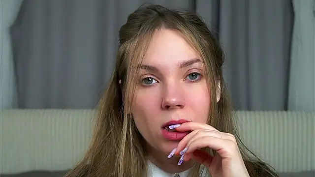 KarriBrownd online show from 11/17/25, 01:11