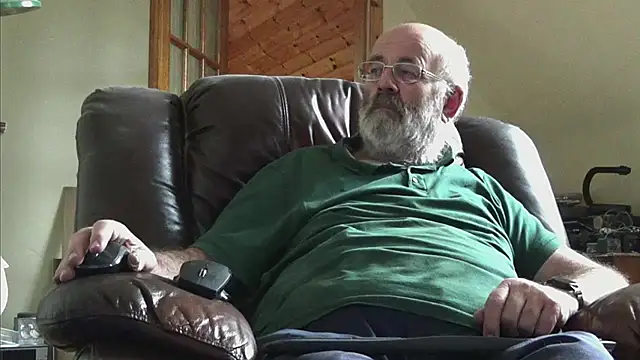 janzer13 online show from 10/26/25, 02:12