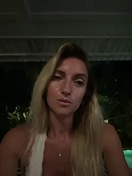 Snapshot of ChasingSunsets-Quinn chatting on 09/11/25, 02:39 ChasingSunsets-Quinn online show from 09/11/25, 02:39
