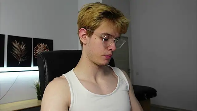 Snapshot of Logan_Fraser chatting on 10/07/25, 07:49 Logan Fraser online show from 10/07/25, 07:49