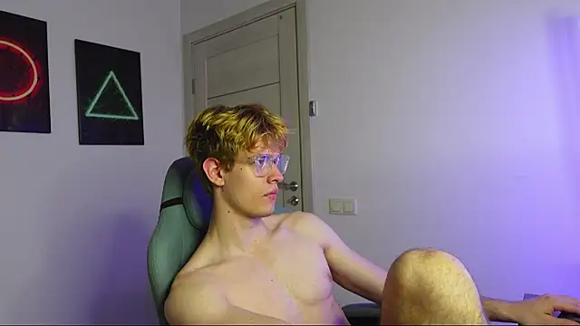 Snapshot of Logan_Fraser chatting on 10/09/25, 12:25 Logan Fraser online show from 10/09/25, 12:25