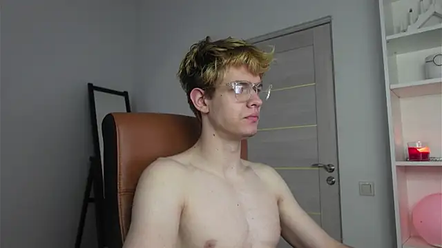 Snapshot of Logan_Fraser chatting on 10/11/25, 05:28 Logan Fraser online show from 10/11/25, 05:28