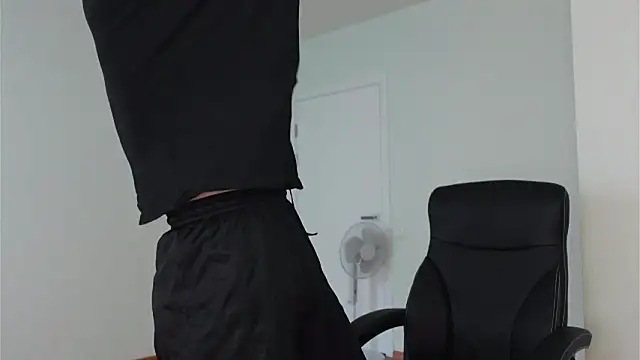 Snapshot of Logan_Fraser chatting on 10/22/25, 07:19 Logan Fraser online show from 10/22/25, 07:19