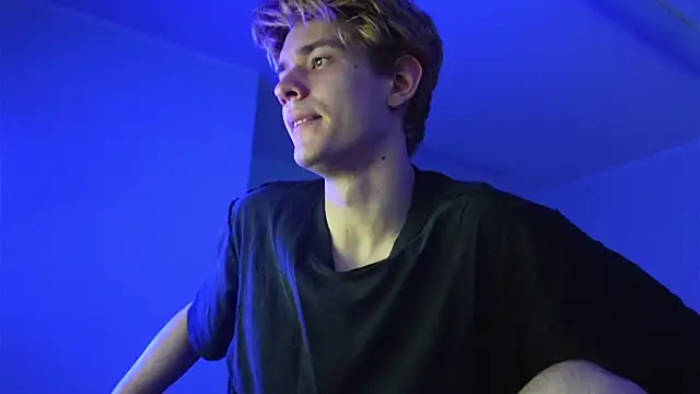 Snapshot of Logan_Fraser chatting on 11/06/25, 01:56 Logan Fraser online show from 11/06/25, 01:56