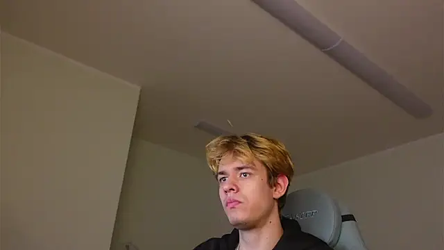 Snapshot of Logan_Fraser chatting on 11/08/25, 02:50 Logan Fraser online show from 11/08/25, 02:50