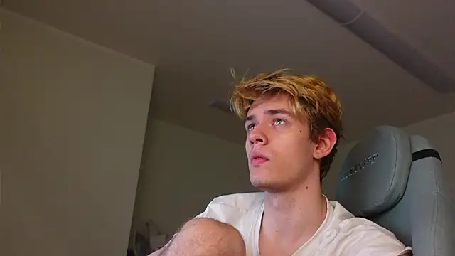 Snapshot of Logan_Fraser chatting on 11/09/25, 02:26 Logan Fraser online show from 11/09/25, 02:26