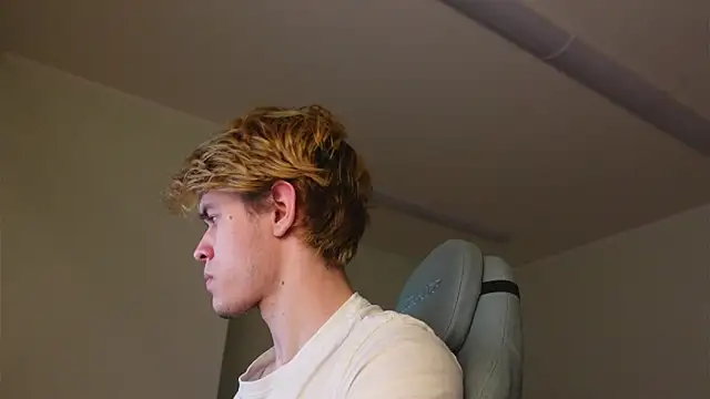 Snapshot of Logan_Fraser chatting on 11/13/25, 03:00 Logan Fraser online show from 11/13/25, 03:00