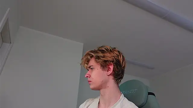 Snapshot of Logan_Fraser chatting on 11/15/25, 01:07 Logan Fraser online show from 11/15/25, 01:07