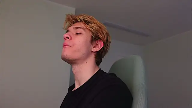 Snapshot of Logan_Fraser chatting on 11/20/25, 01:44 Logan Fraser online show from 11/20/25, 01:44