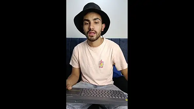 Snapshot of JuanchoAfpa chatting on 10/28/25, 02:26 JuanchoAfpa online show from 10/28/25, 02:26