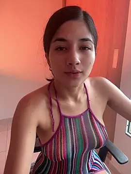 Snapshot of LauraCatalina chatting on 11/04/25, 11:31 LauraCatalina online show from 11/04/25, 11:31