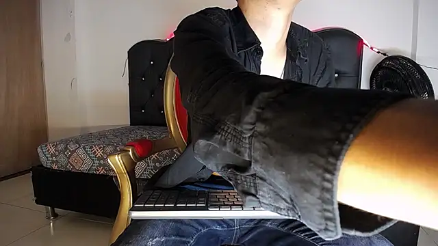 Charlie Cock  online show from 11/02/25, 04:04