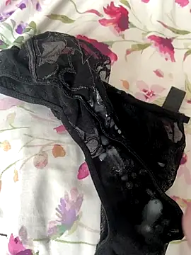 Snapshot of RichyO1977 chatting on 10/16/25, 01:45 RichyO1977 online show from 10/16/25, 01:45