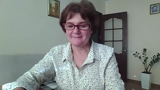 Snapshot of Galina56301 chatting on 09/18/25, 03:25 Galina56301 online show from 09/18/25, 03:25