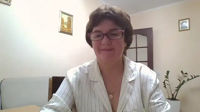 Snapshot of Galina56301 chatting on 10/09/25, 03:43 Galina56301 online show from 10/09/25, 03:43
