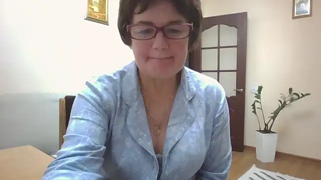 Snapshot of Galina56301 chatting on 10/10/25, 04:28 Galina56301 online show from 10/10/25, 04:28