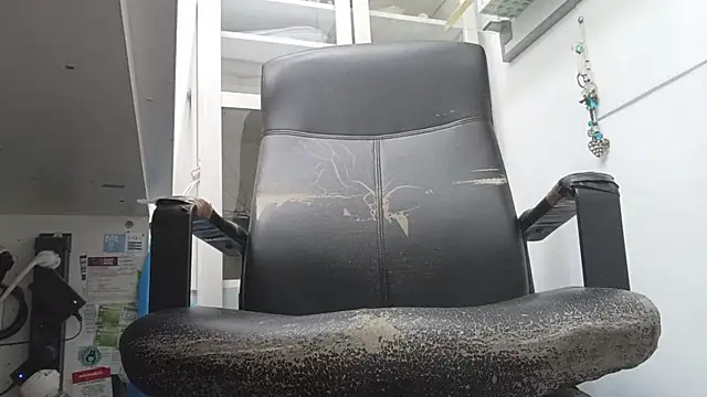 Snapshot of GeorgeGreece2025 chatting on 10/21/25, 10:49 GeorgeGreece2025 online show from 10/21/25, 10:49