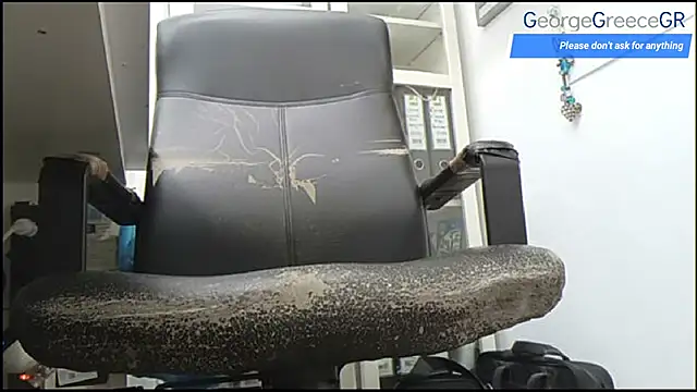 Snapshot of GeorgeGreece2025 chatting on 10/24/25, 10:22 GeorgeGreece2025 online show from 10/24/25, 10:22