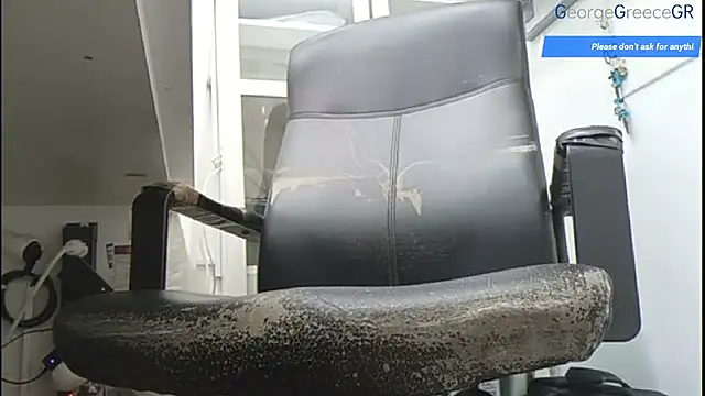 Snapshot of GeorgeGreece2025 chatting on 10/29/25, 01:57 GeorgeGreece2025 online show from 10/29/25, 01:57