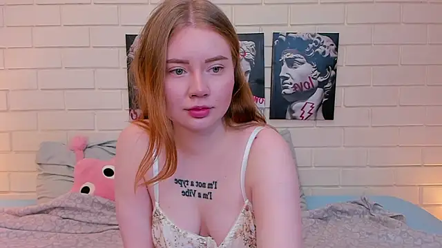 Snapshot of Lillie_Berry chatting on 10/17/25, 04:59 Lillie Berry online show from 10/17/25, 04:59