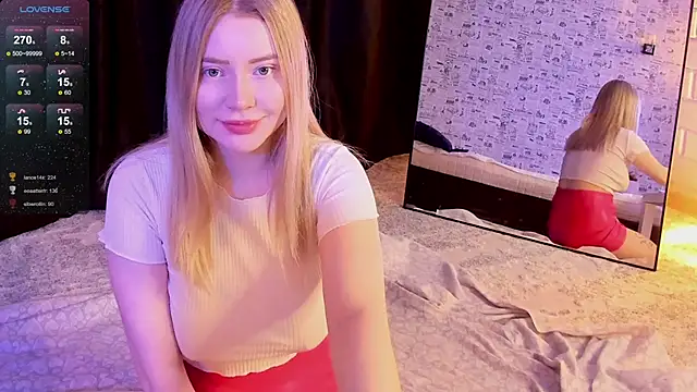 Snapshot of Lillie_Berry chatting on 11/11/25, 04:45 Lillie Berry online show from 11/11/25, 04:45