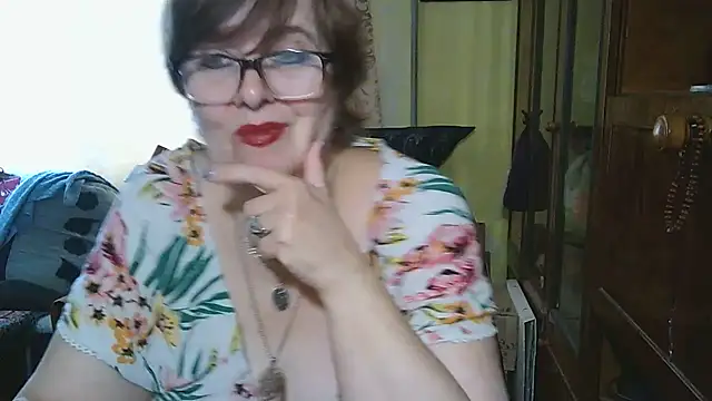 Snapshot of VeronicaGold511 chatting on 09/30/25, 07:35 VeronicaGold511 online show from 09/30/25, 07:35