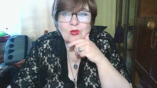 Snapshot of VeronicaGold511 chatting on 10/05/25, 07:17 VeronicaGold511 online show from 10/05/25, 07:17