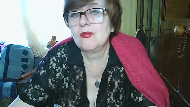 Snapshot of VeronicaGold511 chatting on 10/12/25, 07:29 VeronicaGold511 online show from 10/12/25, 07:29