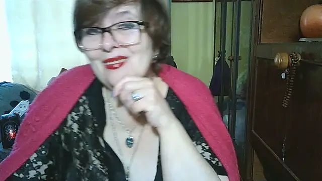 Snapshot of VeronicaGold511 chatting on 10/24/25, 06:43 VeronicaGold511 online show from 10/24/25, 06:43