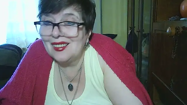Snapshot of VeronicaGold511 chatting on 11/02/25, 08:28 VeronicaGold511 online show from 11/02/25, 08:28