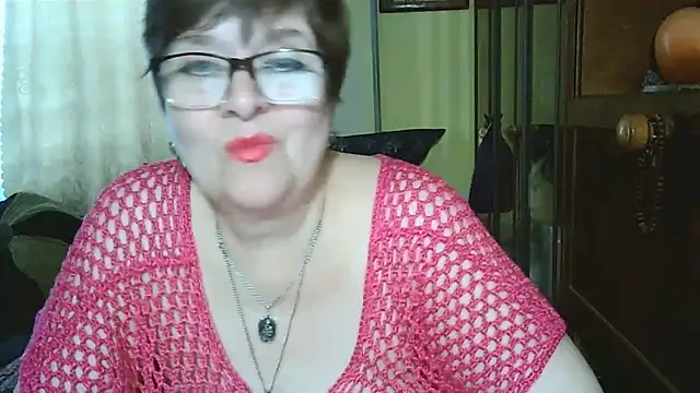 Snapshot of VeronicaGold511 chatting on 11/08/25, 08:47 VeronicaGold511 online show from 11/08/25, 08:47