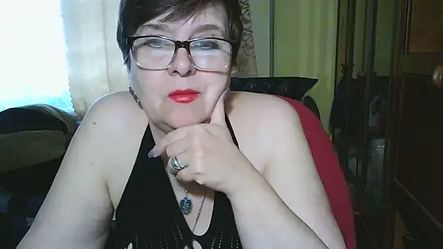 Snapshot of VeronicaGold511 chatting on 11/10/25, 07:40 VeronicaGold511 online show from 11/10/25, 07:40