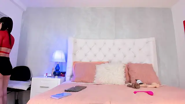 Snapshot of Yara_Bliss_ chatting on 10/08/25, 02:14 Yara Bliss online show from 10/08/25, 02:14