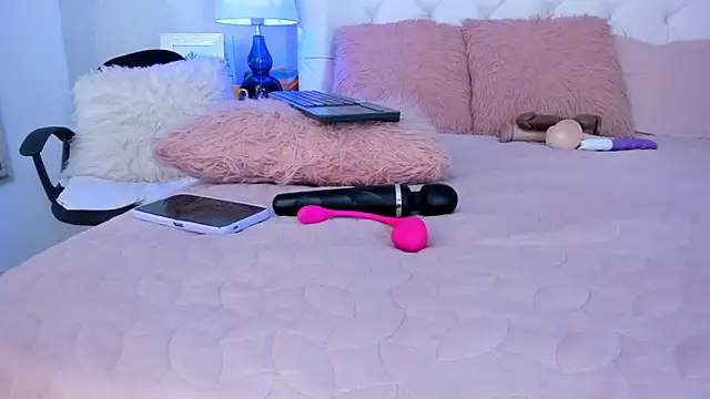 Snapshot of Yara_Bliss_ chatting on 11/17/25, 04:13 Yara Bliss online show from 11/17/25, 04:13