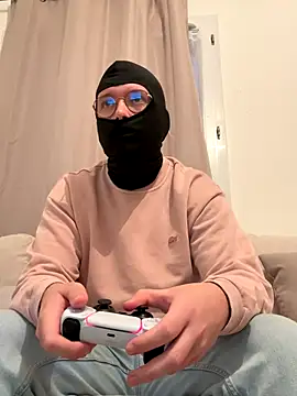 Snapshot of HommeSecret- chatting on 10/27/25, 05:06 HommeSecret- online show from 10/27/25, 05:06