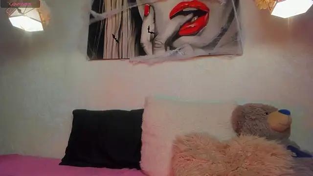 ClleoMoon online show from 10/19/25, 01:45