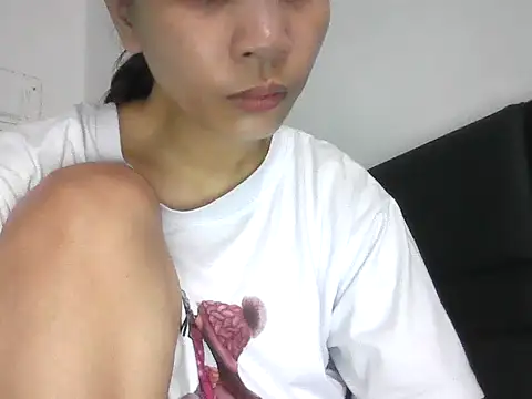 Snapshot of ivyloving4you chatting on 10/21/25, 12:33 ivyloving4you online show from 10/21/25, 12:33
