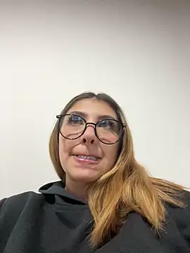 Snapshot of AriaBliss- chatting on 11/07/25, 02:33 AriaBliss- online show from 11/07/25, 02:33