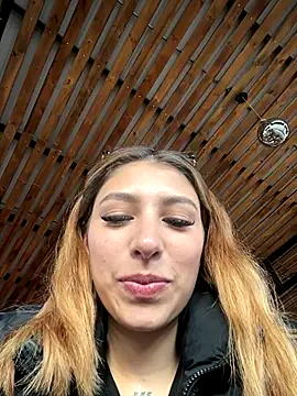 Snapshot of AriaBliss- chatting on 11/11/25, 09:48 AriaBliss- online show from 11/11/25, 09:48