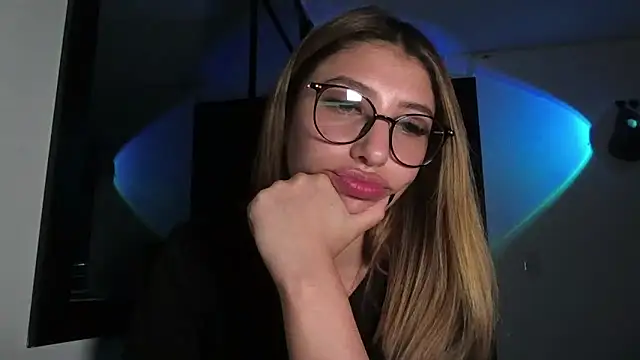 Snapshot of AriaBliss- chatting on 11/12/25, 09:53 AriaBliss- online show from 11/12/25, 09:53