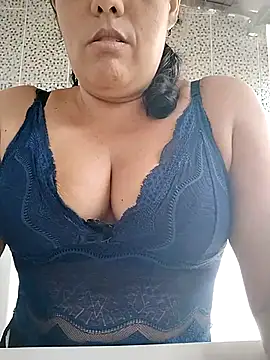 Bellapotencia1985 online show from 10/31/25, 10:38