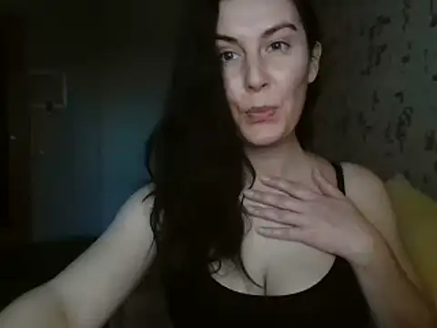 Snapshot of KatalinaQE chatting on 09/11/25, 01:22 KatalinaQE online show from 09/11/25, 01:22