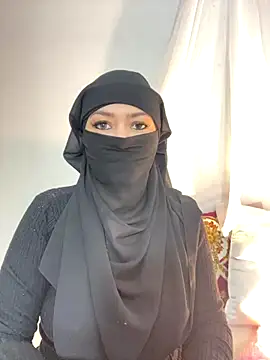 Snapshot of Amyraa_ chatting on 10/18/25, 02:40 Amyraa online show from 10/18/25, 02:40