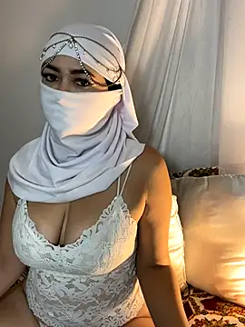 Snapshot of Amyraa_ chatting on 11/06/25, 12:17 Amyraa online show from 11/06/25, 12:17