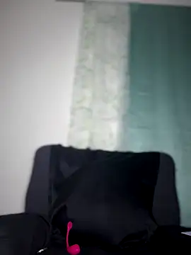 Snapshot of _foreigntitts chatting on 10/27/25, 06:50 foreigntitts online show from 10/27/25, 06:50