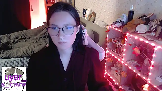 s cara online show from 10/28/25, 03:04