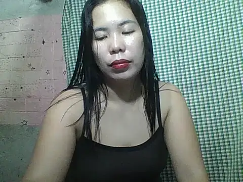 Snapshot of pinaysinglemommm chatting on 11/15/25, 08:16 pinaysinglemommm online show from 11/15/25, 08:16